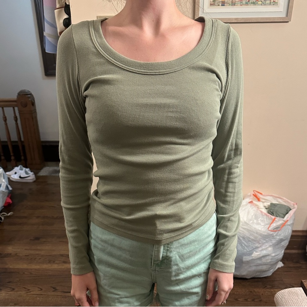 Banana republic women’s size XS scoop neck long sleeve tee shirt